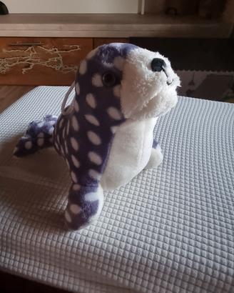 Tenero e soffice peluche a forma di foca