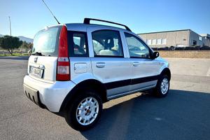 Fiat Panda 4x4 climbing