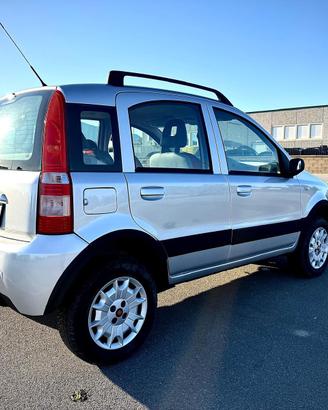 Fiat Panda 4x4 climbing