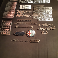 Fregi / stemmi / placche/ loghi per auto d'epoca