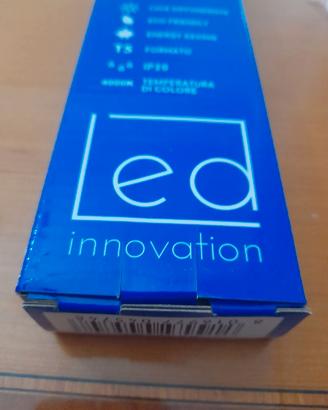Neon LED, due orologi digitali con proiettori muro