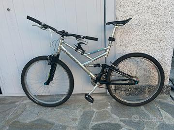 Bici Mountain Bike Giant Boulder Duo Shock