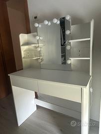 Postazione trucco/specchiera