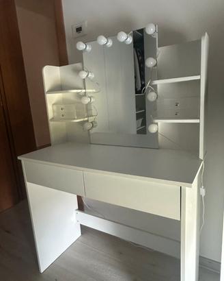 Postazione trucco/specchiera