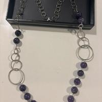 Collana con perle viola