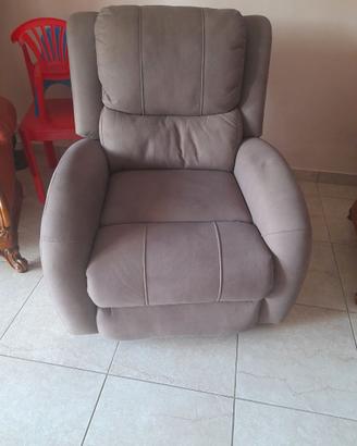 Poltrona elettrica alzapersona per anziani
