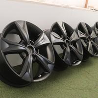 Cerchi in lega Toyota Yaris Cross C-HR Corolla 17