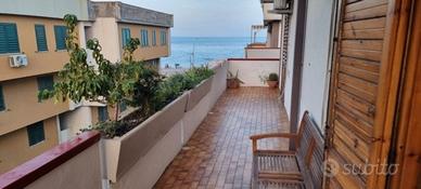 MASCALI - VIA SPIAGGIA 3 vani fronte mare