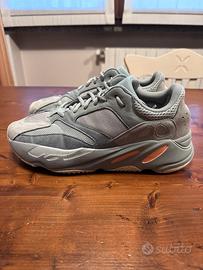 Adidas Yeezy Boost 700