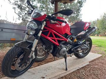 ducati Monster 696