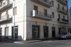 RIBASSATO ampio negozio centro Grosseto