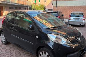 Peugeot 107 1.0 Benzina – 2008 – Nera – 220.000 km