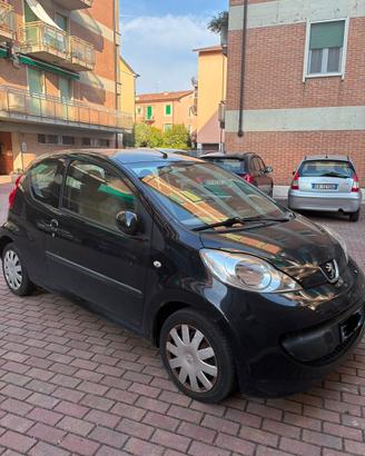 Peugeot 107 1.0 Benzina – 2008 – Nera – 220.000 km