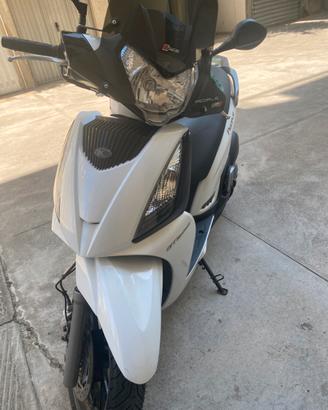 Scooter  Kymco 300 People GT