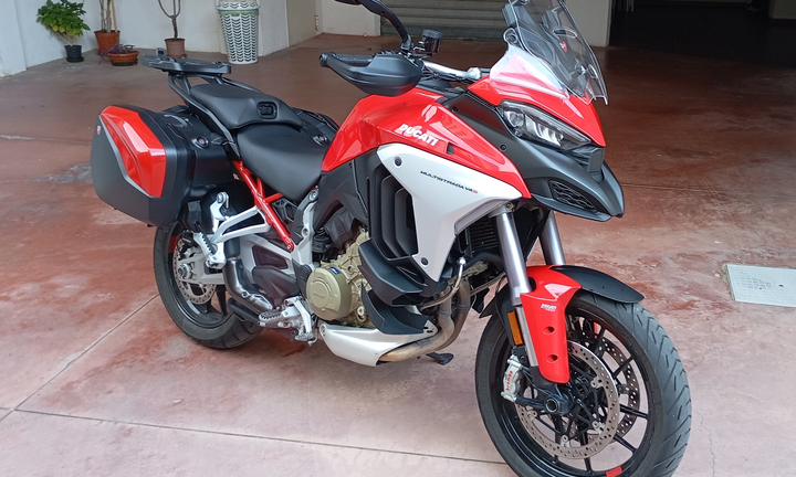 Ducati multistrada v4 s travel e radar