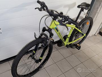 Bici Rockrider ST500 con ruote da 24"