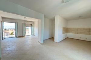 Pari al Nuovo, Trivano con doppio Balcone e P.Auto