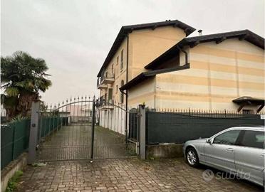 Immobile in asta di 90 m² con 3 locali e box auto 