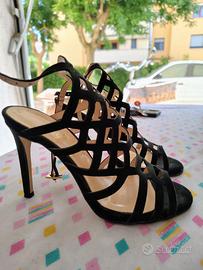 sandalo nero scamosciato con tacco a spillo