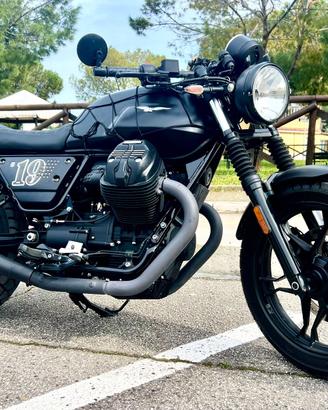 MOTO GUZZI V7 STONE III interamente customizzata