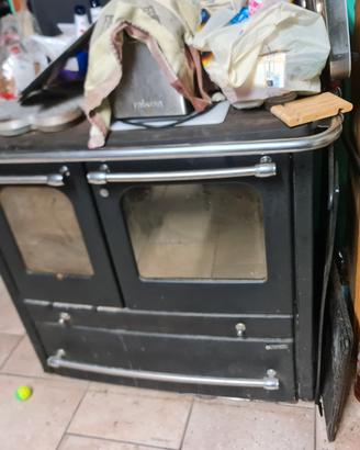 Stufa a legna con forno
