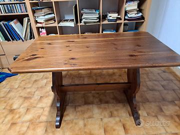 Tavolo in legno massello rustico