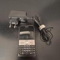 Cellulare Nokia E5 con caricatore