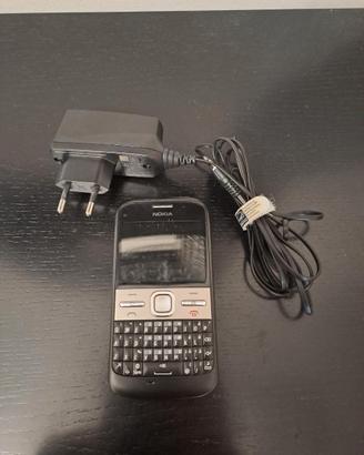 Cellulare Nokia E5 con caricatore