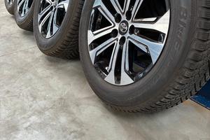 Set di 4 ruote complete su cerchi TOYOTA RAV4