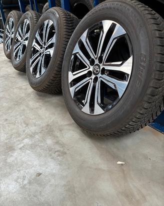 Set di 4 ruote complete su cerchi TOYOTA RAV4