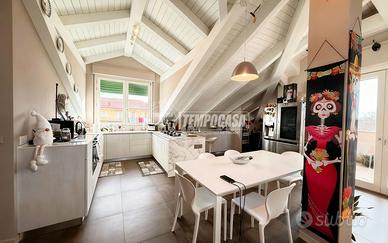 ATTICO DI LUSSO TOTALMENTE RISTRUTTURATO CON TERRA