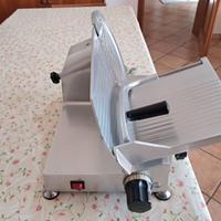 Affettatrice elettrica per salumi