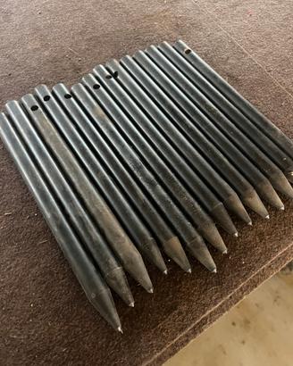 Punte rinforzate per bucatrice tappeti erbosi.