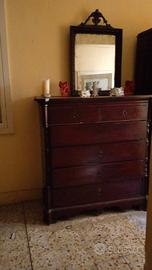 Como' siciliano e specchiera stile 800