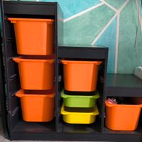 mobile Ikea con contenitori