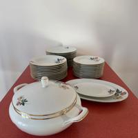 Servizio di piatti in porcellana bianca filo oro