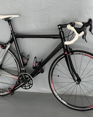 Bicicletta da corsa in carbonio