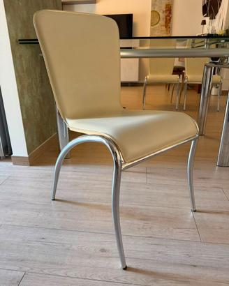 Quattro Sedie moderne in ecopelle, gambe acciaio