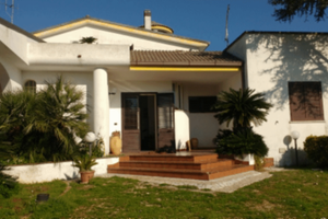Villa in aperta campagna
