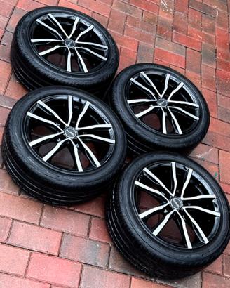 Set Cerchi 17” e gomme Pirelli