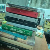libri di vari titoli