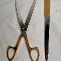 Elegante set apribuste in pelle e oro