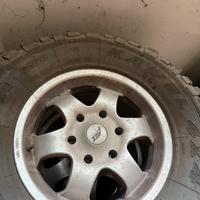 Gomme e cerchi in lega Mitsubishi pajero