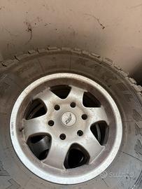 Gomme e cerchi in lega Mitsubishi pajero