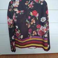 camicia a fiori  con sfondo nero