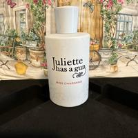 Profumo Juiliette has  a gun