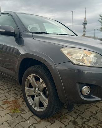 Toyota Rav4 2.2 d-4d Luxury 177cv