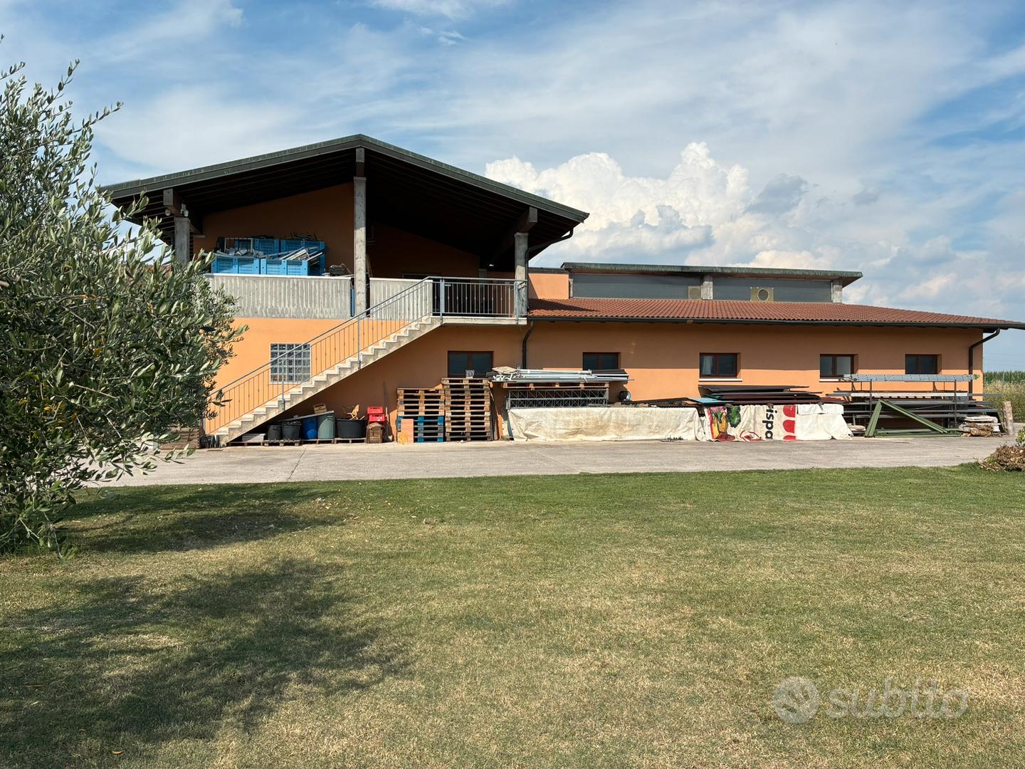 Casa con corte di proprietà' e rustici - Vista 3