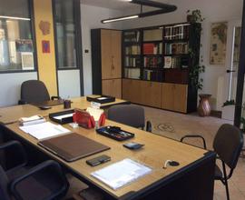 Ufficio vetrinato fronte strada centro storico
