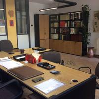 Ufficio vetrinato fronte strada centro storico